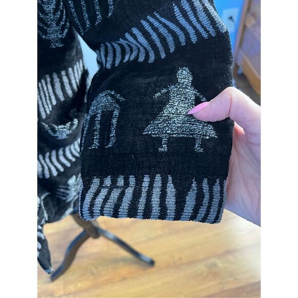 Chico's Designs Women's Size 1 Large Black BOHO Aztec Button Front Top Shirt - Picture 6 of 9